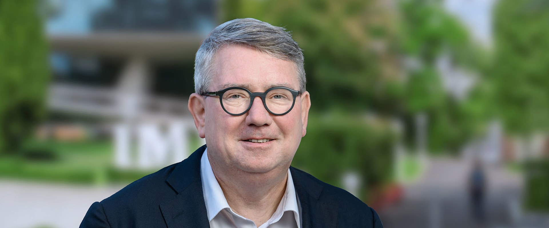 The Foundations of Simon White's Expertise in Digital Marketing