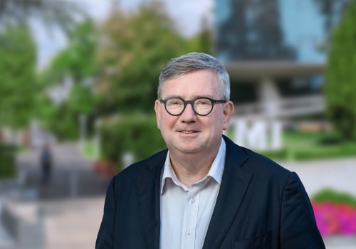 The Foundations of Simon White's Expertise in Digital Marketing